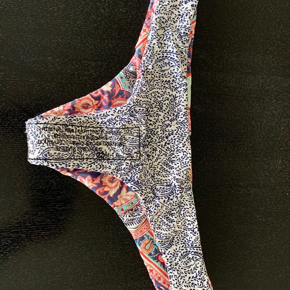 BILLABONG reversible two piece swimsuit - Picture 2 of 2